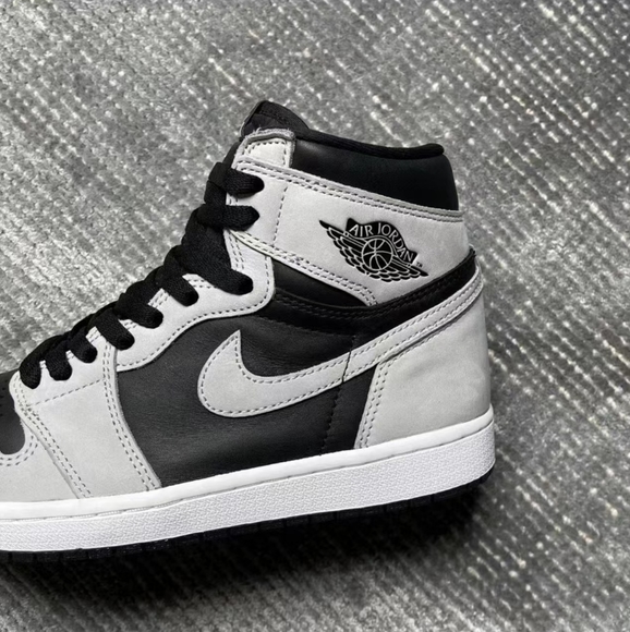 Air Jordan high top classic color sneakers,black - Picture 3 of 7